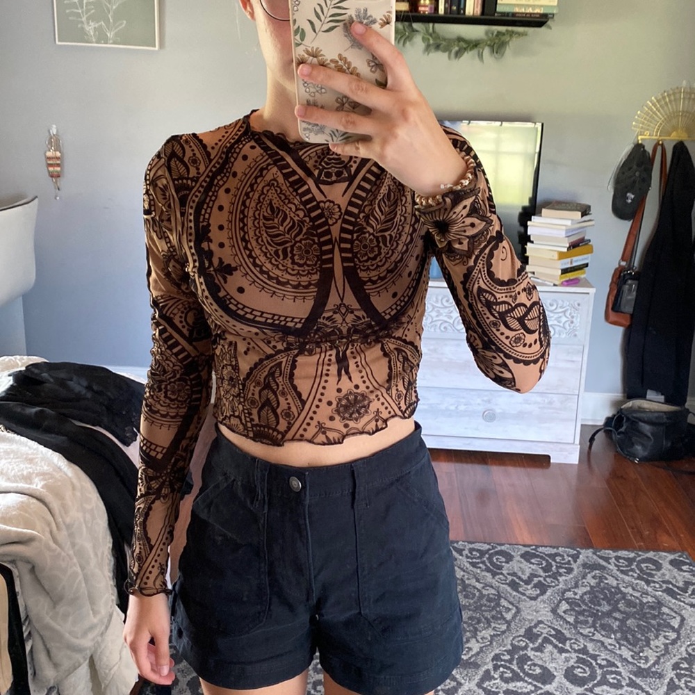 Cute long sleeve crop top